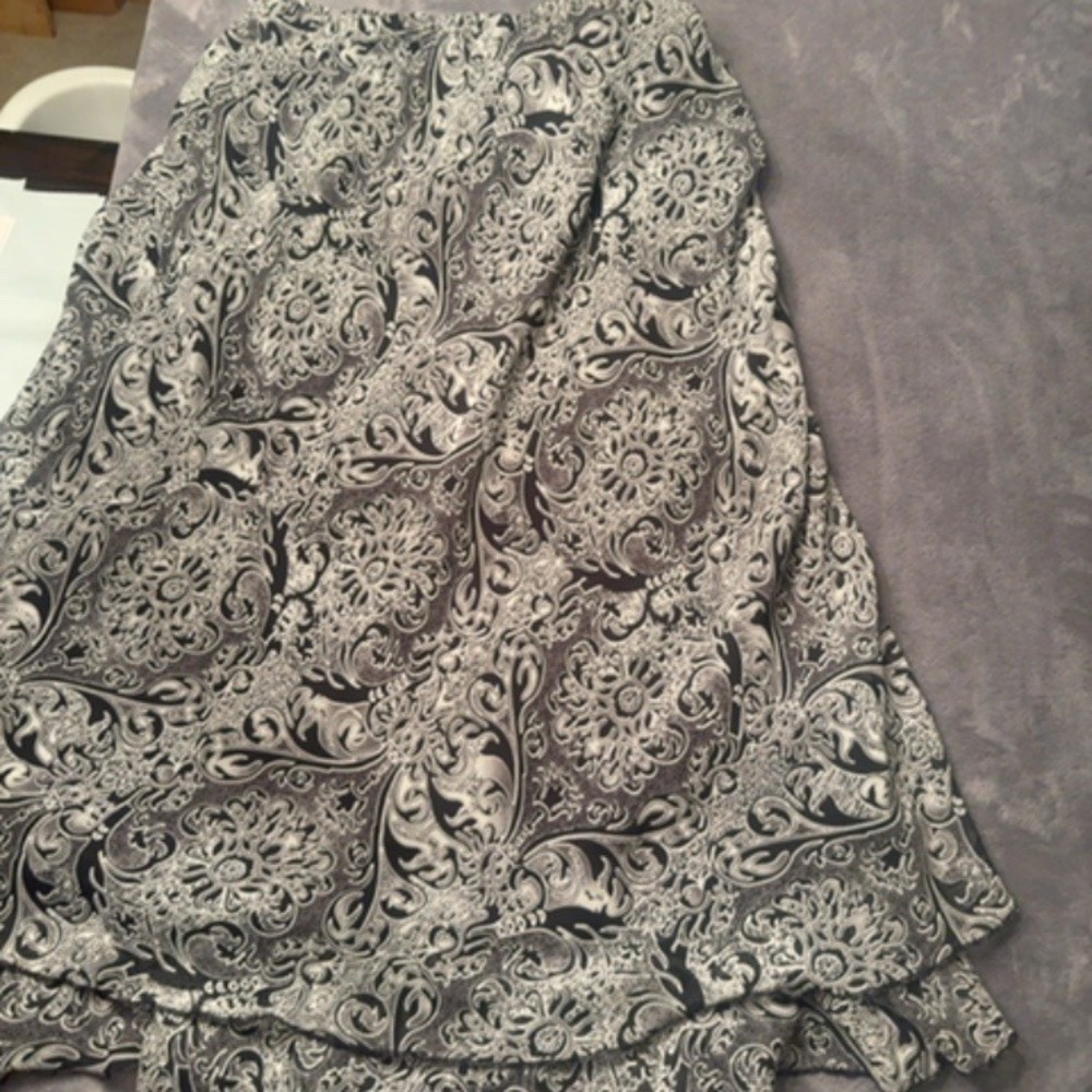 Briggs New York Skirt Women 10 Black White Paisley Floral Print Midi A-Line